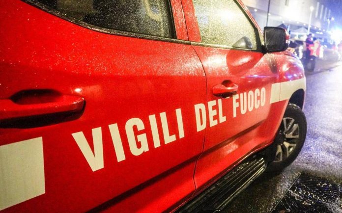 vigili_fuoco_auto_notte_fg_ipa