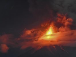 Paura in Guatemala, erutta il vulcano Fuego: allerta massima