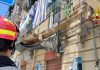 Crolla balcone mentre stende i panni, grave donna di 56 anni a Palermo