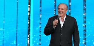 Gerry Scotti compie 70 anni, da ‘L’accendiamo?’ a ‘Eh già’ le frasi cult conduttore 