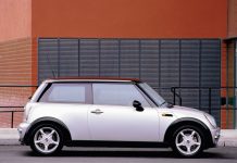 Mini celebra 25 anni in Italia, oltre 480mila vetture vendute dal debutto