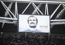 Tifosi di spalle durante il minuto di silenzio per Mazzola, Juventus multata