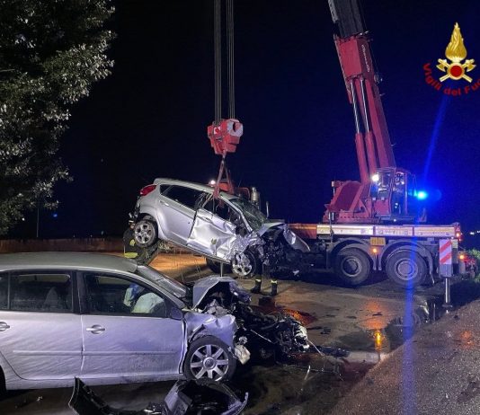 Castelbelforte, scontro frontale tra auto in via Parolara: due feriti