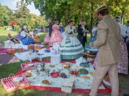 “Viaggio nel Tempo”: il Parco Sigurtà si trasforma nell’Ottocento tra danze e carrozze