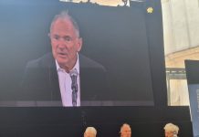 Il padre del web Berners-Lee al Festivaletteratura: regolamentiamo i social e intelligenza artificiale