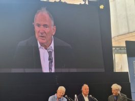 Il padre del web Berners-Lee: “Social, minaccia per salute mentale e democrazia. Regolamentare I.A. “
