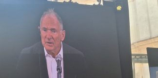 Il padre del web Berners-Lee al Festivaletteratura: regolamentiamo i social e intelligenza artificiale