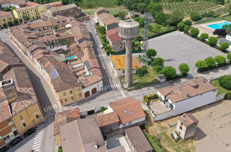 Addio alle torri idriche di Bozzolo, Campitello e Ostiglia: da novembre via alla demolizione