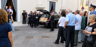 Castel Goffredo saluta Marco Bianchini: silenzio, lacrime e un ultimo grande applauso