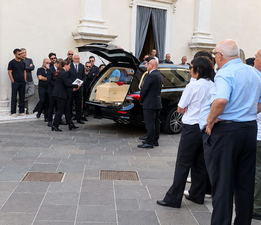 Castel Goffredo saluta Marco Bianchini: silenzio, lacrime e un ultimo grande applauso