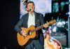 Morandi abbraccia Mantova: ricordi del Martelli, Lucio Dalla e una serata di grandi canzoni
