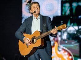 Morandi abbraccia Mantova: ricordi del Martelli, Lucio Dalla e una serata di grandi canzoni