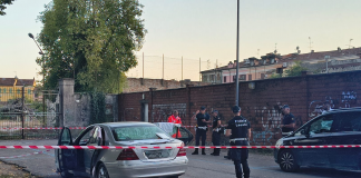 Dramma in piazza Anconetta, 58enne trovato morto nell’auto in cui viveva