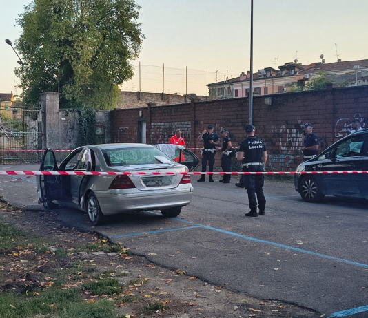 Dramma in piazza Anconetta, 58enne trovato morto nell’auto in cui viveva