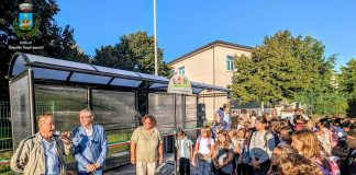 Gazoldo, primo giorno di scuola tra emozioni e una nuova pensilina per gli alunni