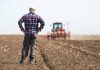 Gli offrono 700mila euro, ma un agricoltore rifiuta e non vende il suo terreno