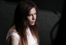 Omicidio Meredith, Amanda Knox: “Non faccio ironia, i suoi familiari si sentono feriti dalla persona sbagliata”