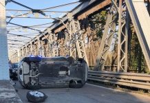 Auto si cappotta sul ponte tra Revere e Ostiglia, ferito un 47enne. Lunghe code