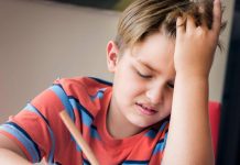 Emicrania, un bambino su 10 ne soffre con effetti sul rendimento: “Farmaci ci sono ma solo per adulti”
