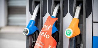 Carburanti, i prezzi volano: serie di record per il gasolio, su anche la benzina