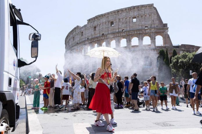 caldo_roma_turisti_colosseo_ipa