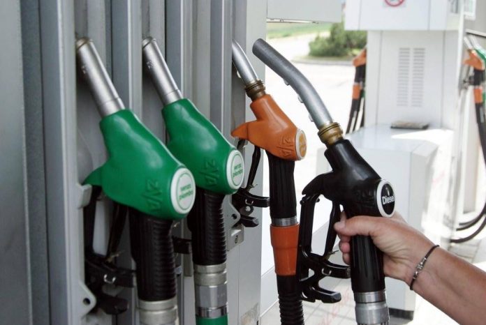 caro_benzina_rifornimento_di_benzina_presso_i_benzinai_di_livigno_a_prezzi_vantaggiosi-1