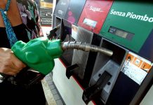 Caro carburanti, Eni fissa tetto massimo su prezzo benzina (1,99) e gasolio (2,19)