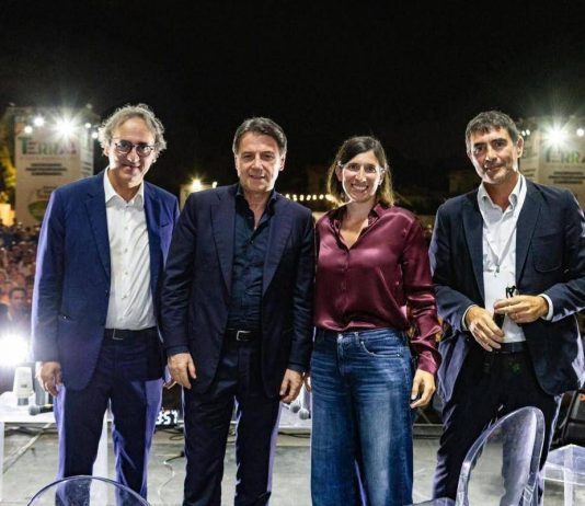 Il dibattito con Schlein, Conte, Bonelli e Fratoianni parte con una foto e la promessa: “Con noi al governo riconoscimento Palestina”