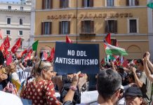 Ddl antisemitismo, legge in aula il 2 ottobre: Pd cerca sintesi, ma è bufera su bandiere di Hamas in piazza