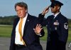 Trump cambia look, addio ciuffo biondo: i capelli castani scatenano il web