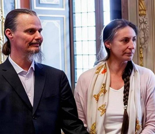 Famiglia nel bosco, bambini torneranno a casa “per poche ore”