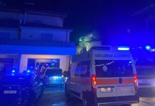 Paura nella notte a Gazoldo: brucia tetto in legno, fiamme in un condominio