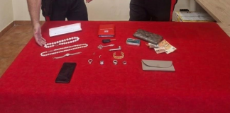 Falsi carabinieri truffano 89enne: rubato oro per 100mila euro. Due napoletani colti sul fatto e arrestati dai veri militari