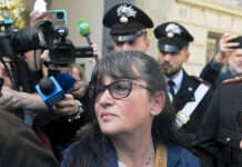 Garlasco, la mamma di Sempio intercettata: “Dopo 20 anni gli prendono le misure, di uguale ha solo taglia 44 di scarpe…”
