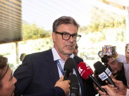 Giorgetti: “Ipotesi flat tax per gli stipendi dei giovani. Pensione a 64 anni? Bisogna garantire equilibrio conti”