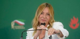 Meloni mette Vannacci nel mirino: “A scuola tetto a stranieri e stop al burqa”