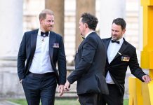 Harry fa la sua prima apparizione pubblica dopo il ritorno a Londra. Meghan non è al suo fianco