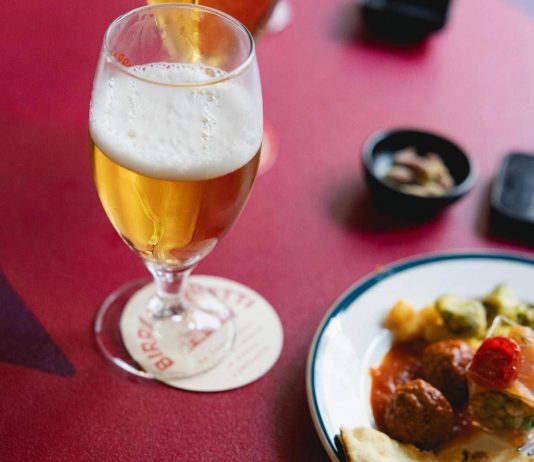La classifica dei paesi con il più alto consumo di birra pro capite: vince la Repubblica Ceca, Italia via dalla top 20