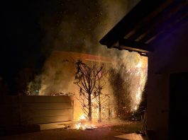 Asola, incendio all’alba in via Lazio: casetta in legno distrutta