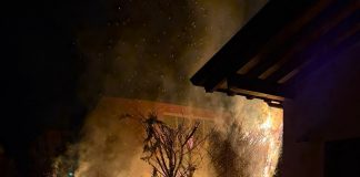 Asola, incendio all’alba in via Lazio: casetta in legno distrutta
