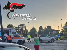 Medole, scontro tra auto e moto in via Zanella: due giovani in ospedale