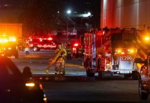 Elicottero di una tv precipita mentre filma un incidente stradale: almeno 3 morti, tragedia a Los Angeles