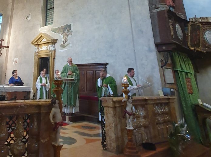 ingresso_mons_Gibelli Sntuario Grazie prima messa