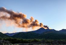 Eruzione Etna, voli sospesi fino alle 14.30 all’aeroporto di Catania