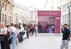 Milano Beauty Week, assalto ai pop up: lunghe code per profumi, esperienze skincare e make up