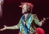 Jovanotti, è qui la festa: i 60 anni di Lorenzo, l’eterno ragazzo fortunato della musica italiana