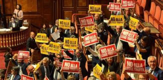 Legge elettorale, via libera del Senato. Protesta delle opposizioni in Aula: “Una truffa”