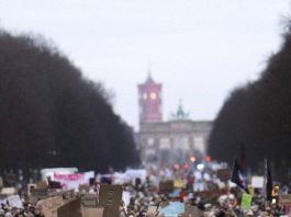 Proteste in Germania dopo voto per Afd in Sassonia‑Anhalt. L’allarme del Consiglio degli Ebrei: “Siamo inorriditi”