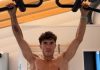 Marquez e la foto choc: il pilota mostra la spalla ‘deformata’
