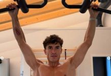 Marquez e la foto choc: il pilota mostra la spalla ‘deformata’